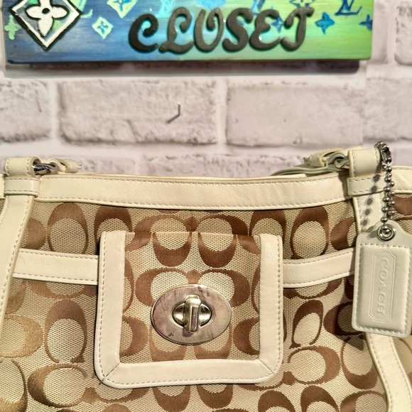 Coach 2010 Cricket Signature Jacquard Handbag - Picture 4 of 10